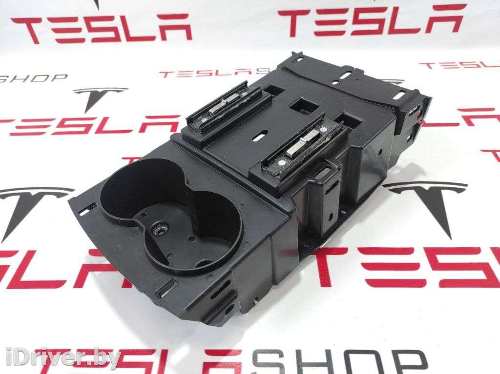 Вещевой ящик центральной консоли Tesla model X 2016г. 1002366-00-E  - Фото 2