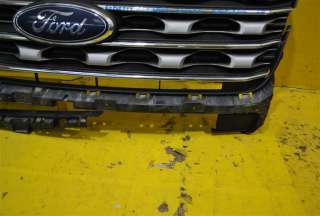 Решетка радиатора Ford Explorer 5 restailing 2015г.  - Фото 4