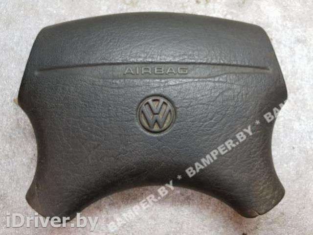 Подушка безопасности водителя Volkswagen Sharan 1 1998г. 95VWF042B85AC - Фото 1