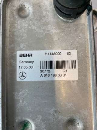 Радиатор масляный Mercedes C W203 2006г. A6111880301, H1148000 - Фото 3