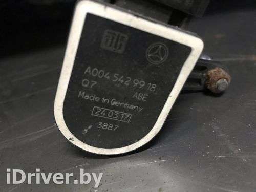 Датчик положения подвески Mercedes CLS C218 2012г. A0045429918 - Фото 1