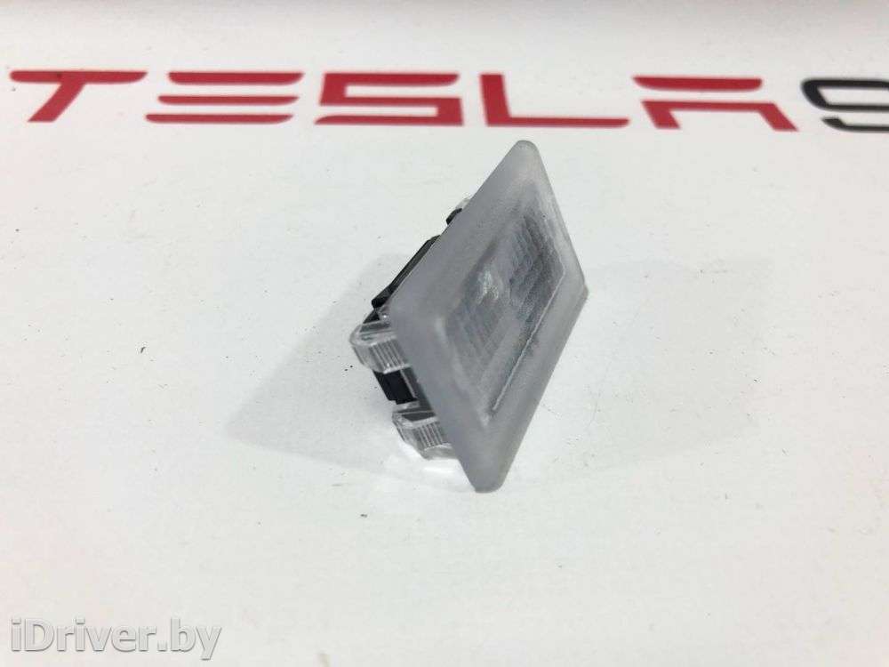 Фонарь салона (плафон) Tesla model X 2019г. 1007151-70-E  - Фото 2