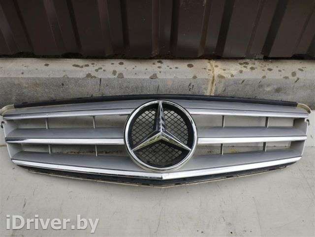 Решетка радиатора Mercedes C W204 2010г. A2048800023 - Фото 1