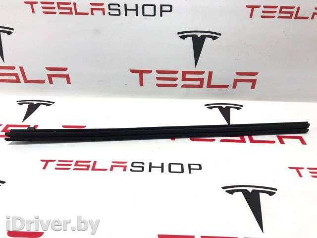 уплотнитель Tesla model S 2013г. 1038405-00-A - Фото 1