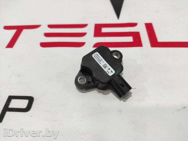 Датчик удара Tesla model S 2013г. 1005275-00-A - Фото 1