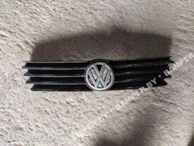 Решетка радиатора Volkswagen Polo 3 2001г.  - Фото 1