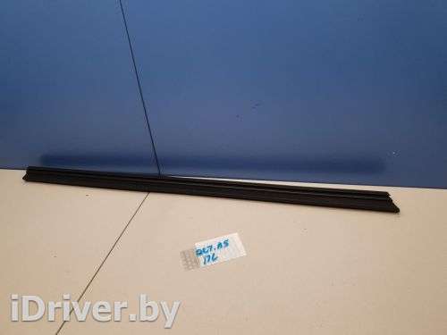 Накладка стекла передней левой двери Skoda Octavia A5 2004г. 1Z0837479A - Фото 1