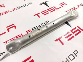 1007924-00-E Распорка стоек к Tesla model S Арт 9894315
