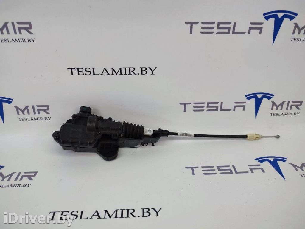 Электропривод замка капота Tesla model Y 2021г. 1500398-00,1643071-00  - Фото 1