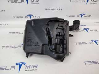 Бачок омывателя Tesla model 3 2020г. 1096062-00,1090850-00 - Фото 3