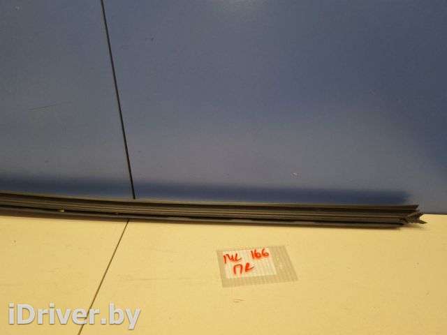 Накладка стекла передней правой двери Mercedes ML/GLE w166 2011г. A2927250400 - Фото 1