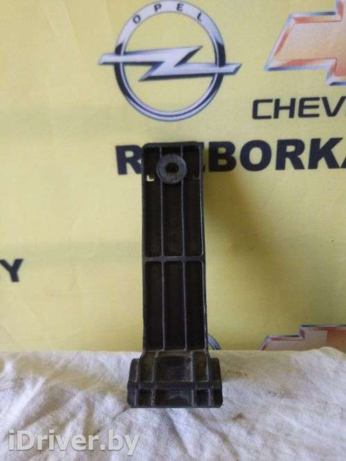  Кронштейн радиатора верхний к Chevrolet Tracker Арт AU003-52-K1 - Фото 1