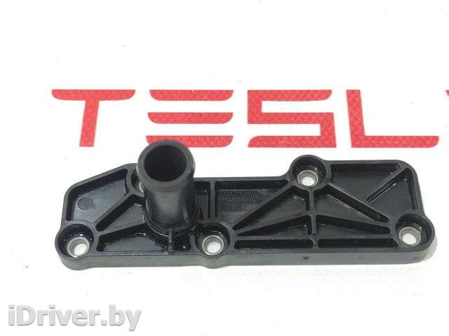 Штуцер Tesla model S 2018г. 1037000-00-F,1134783-00-J,1038470-00-C - Фото 1