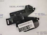 1063586-00 Кронштейн крепления разъема электропроводки приборной панели к Tesla model S Арт 12046