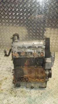 Двигатель  Volkswagen Beetle 1   1998г. 06A100042H  - Фото 3