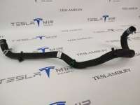 1065814-00 Шланг патрубок передний охлаждения батареи к 4х ходовому клапану к Tesla model S Арт 11213_1