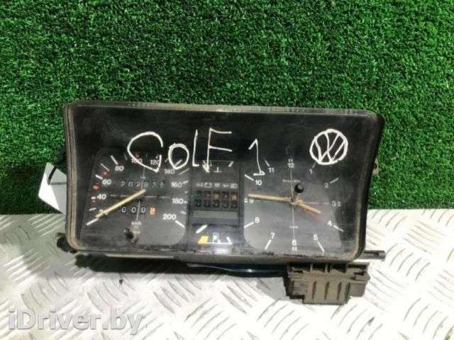 Щиток приборов (приборная панель) Volkswagen Golf 1 1982г.  - Фото 1