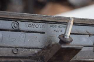 накладка подсветки номера Toyota Auris 1 2007г. 7680102250 - Фото 2