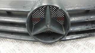 Решетка радиатора Mercedes CLS C219 2007г.  - Фото 3