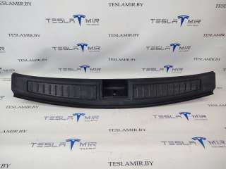 1010824-01 Отделка багажника (пластик) под замок к Tesla model S Арт 13067