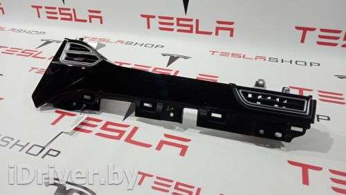 Накладка декоративная на торпедо Tesla model S 2016г. 1045969-03-B,1007821-00-D - Фото 1