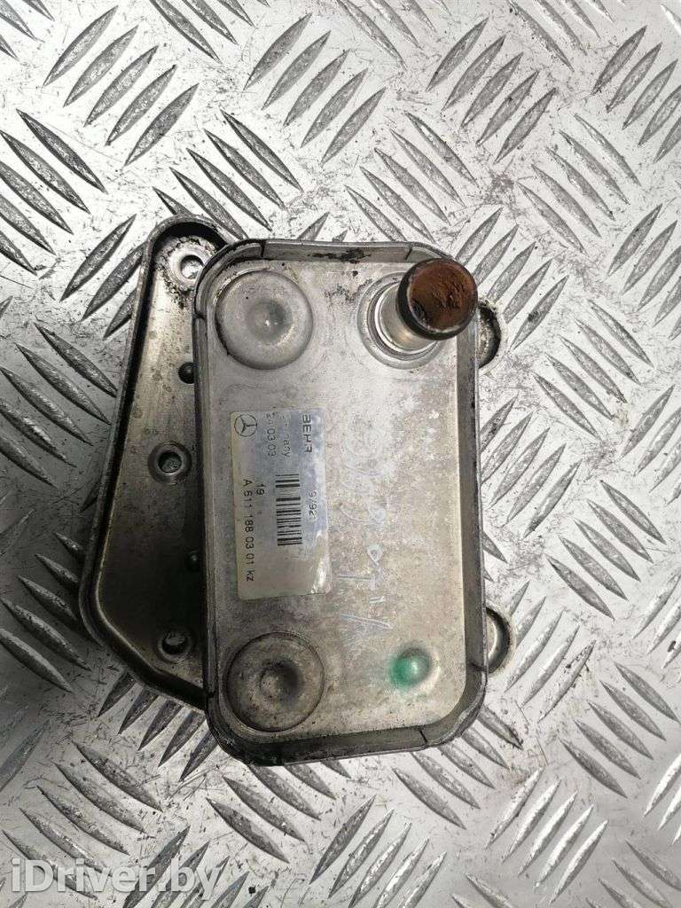 Радиатор масляный Mercedes Viano 2005г. A6111880301  - Фото 2