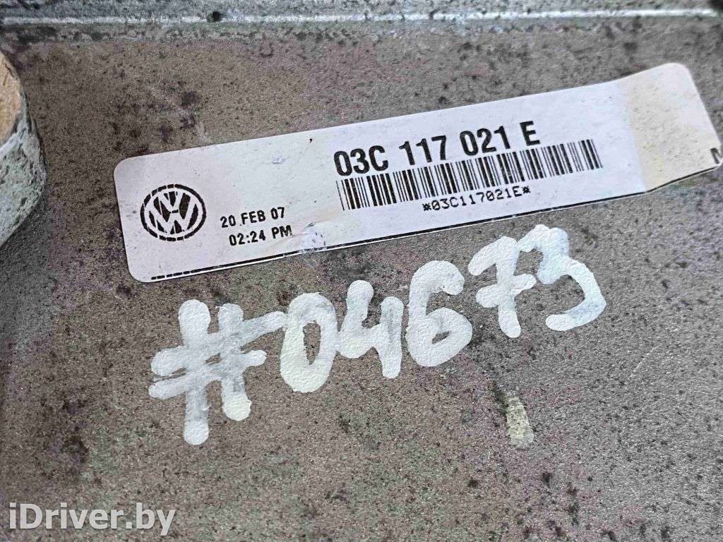 Радиатор масляный Volkswagen Golf 6 2009г. 03C 117 021 E  - Фото 2