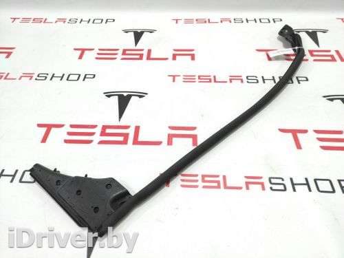 Уплотнитель Tesla model S 2015г. 1005421-00-D - Фото 1
