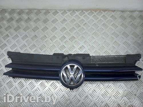 Решетка радиатора Volkswagen Golf 4 2000г. 1J0853655F - Фото 1