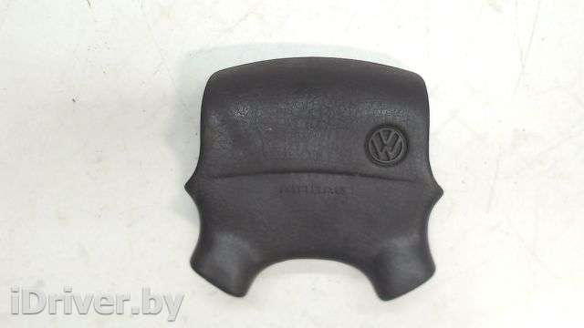 Подушка безопасности водителя Volkswagen Polo 3 1995г.  - Фото 1