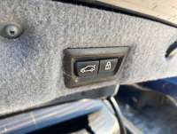 Кнопка открытия багажника BMW 7 F01/F02 2009г.  - Фото 4