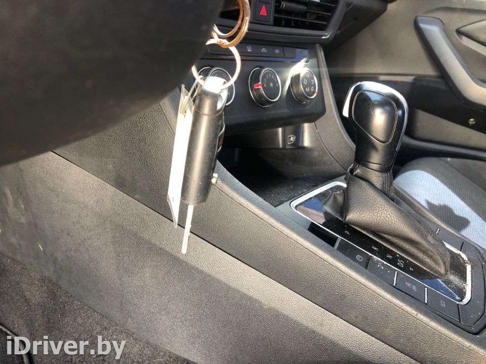 Стабилизатор подвески (поперечной устойчивости) Volkswagen Jetta 7 2019г.   - Фото 2