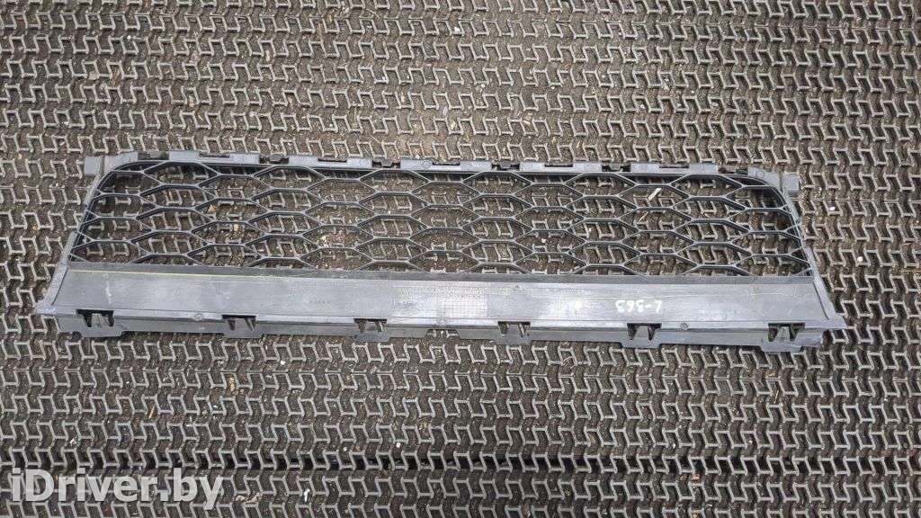 Заглушка (решетка) в бампер Ford Explorer 5 restailing 2017г. fb5317k945a  - Фото 3
